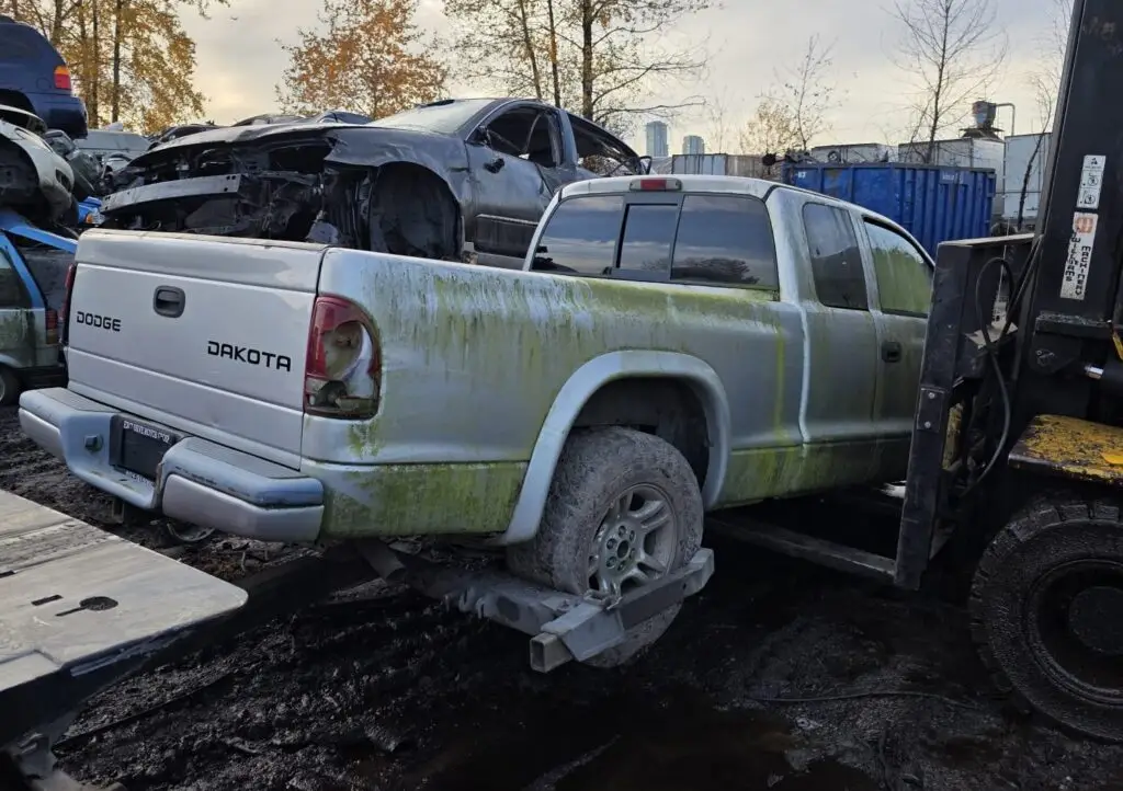 scrap car Parked in tight parking space removal